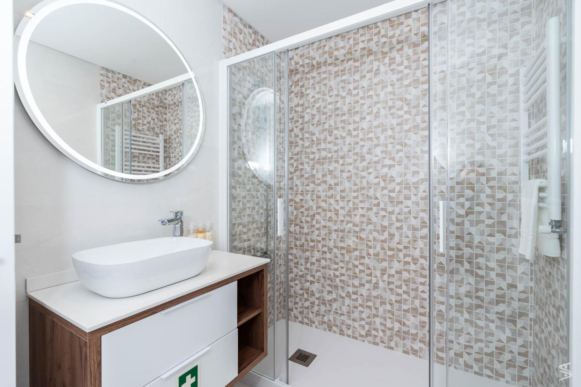 Cedofeita Sunny Apartment - Balcony & Parking Porto Ngoại thất bức ảnh